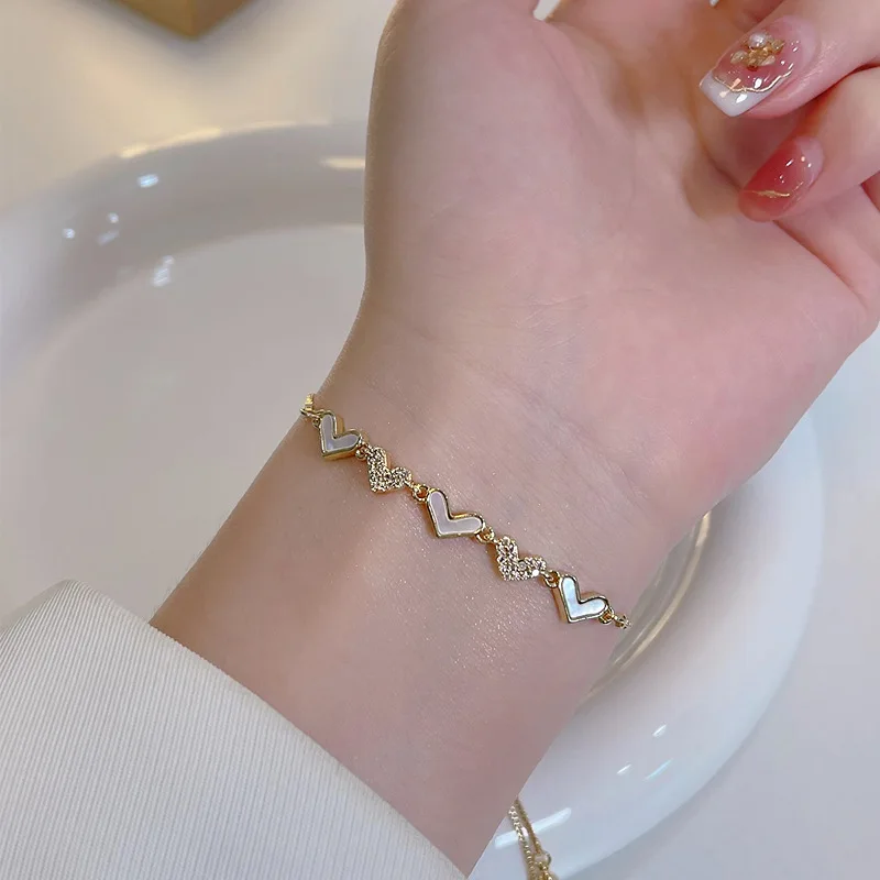 

Fashion Elegant Golden Heart Bracelet For Women Luxury Charm Zircon Bracelet Jewelry Temperament Birthday Gift Party Jewelry