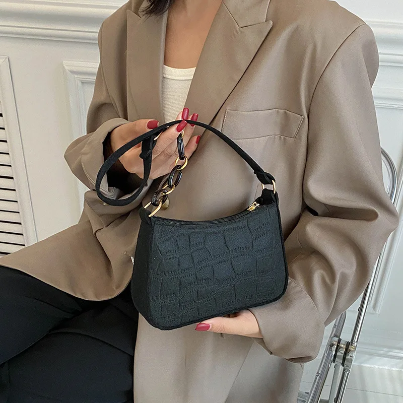 

2023 New Women's Armpit Niche Design Handheld Shoulder Versatile Bag