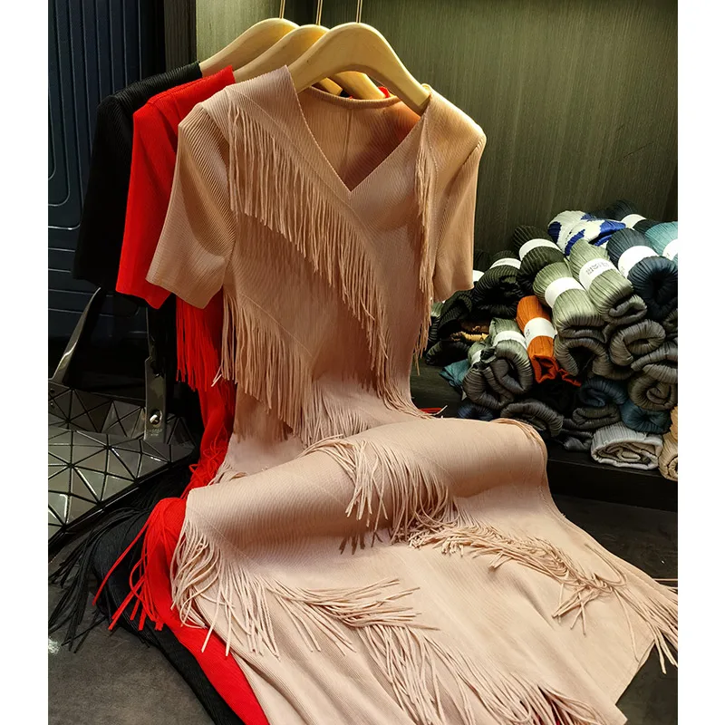 

High End Miyake Tassel Splicing V-neck Short Sleeved Pleated Dresses Niche Irregular Mid Length Skirts Women's Summer New Style