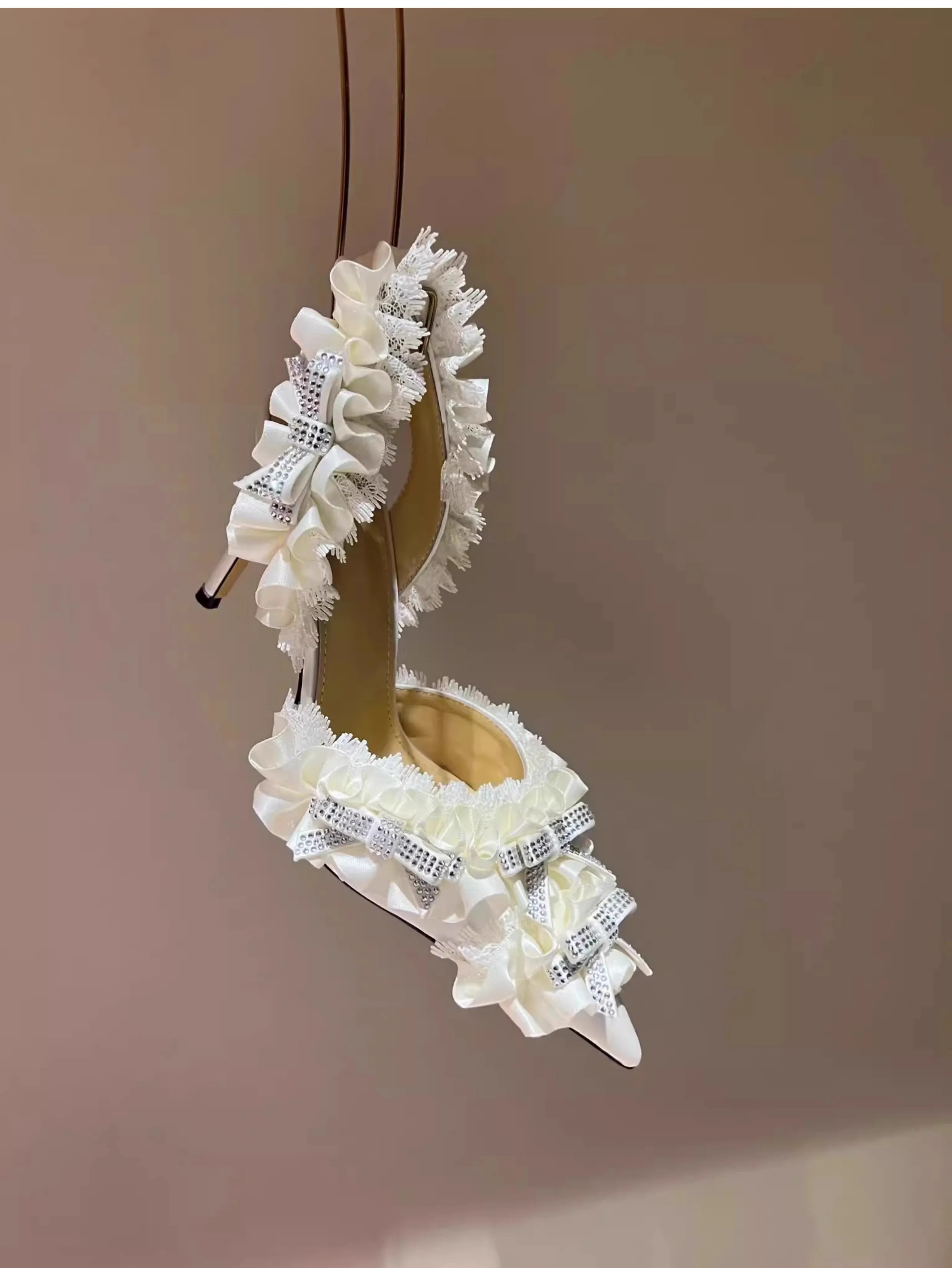 Новинка 2024 высококачественные туфли с острым носком привлекательные кружевные