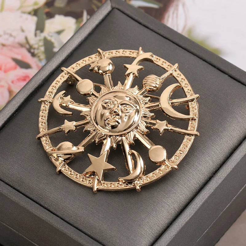 

European Retro Sun God Brooch Creative Sun Moon Stars Christmas Pin Baroque Style Badge Brooch Brooches for Women