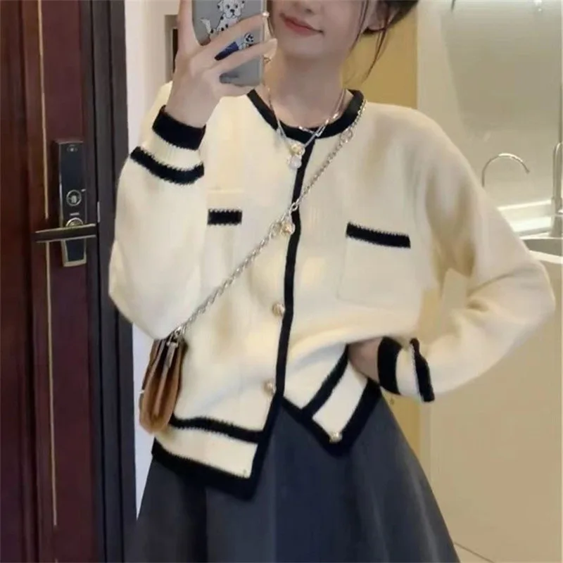 

Small fragrant wind contrast knitted cardigan women's autumn new Korean sweater coat round neck top