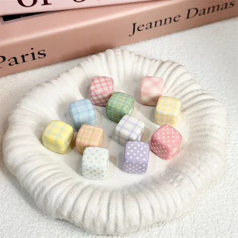 Акриловые квадратные бусины 14 мм