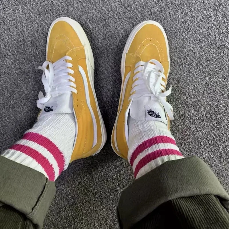 

Tide Stripe Fluorescent Orange Parallel Bars Socks Cotton Stockings for Men and Women In Autumn and Winter