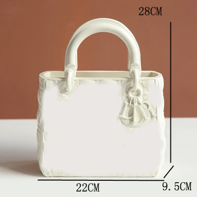 

D vase / pure white