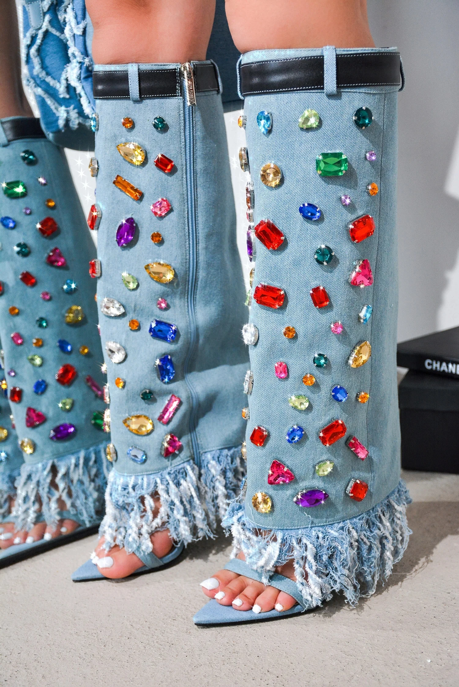2025 Супер блестящие джинсовые сапоги до колена с большими кристаллами тканевые на