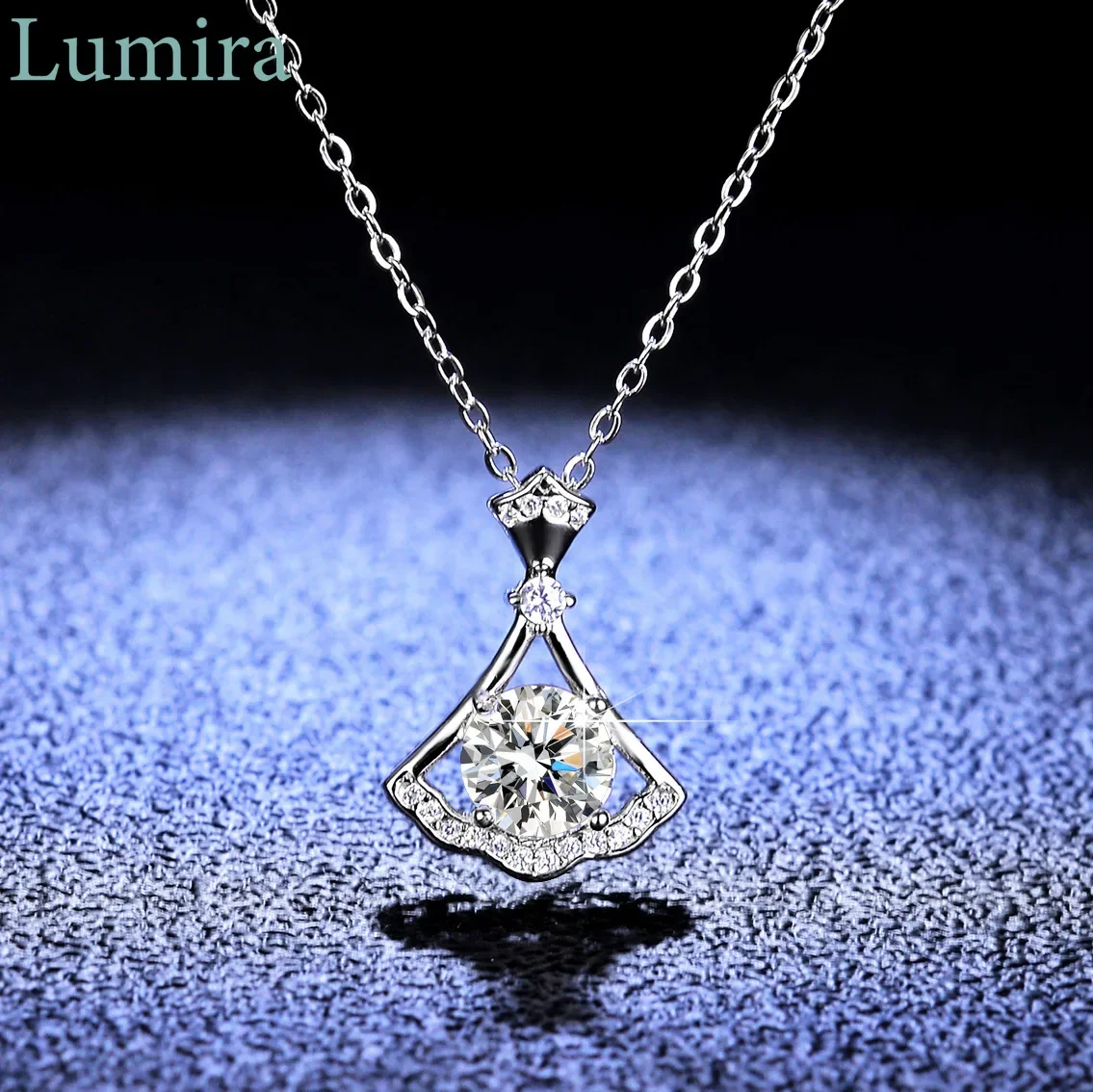 Фото Подвеска Lumira Emerald с муассанитом 1 карат, платиновое колье PT950 для женщин, колье-чокер №2
