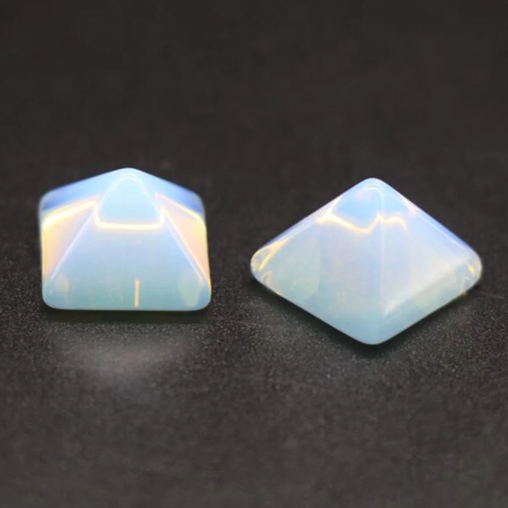 

Пирамида из розового кварца