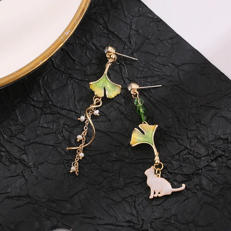 

1 pair of Korean ginkgo cat earrings female long paragraph tassel pearl fashion retro unique interesting asymmetric ear clips