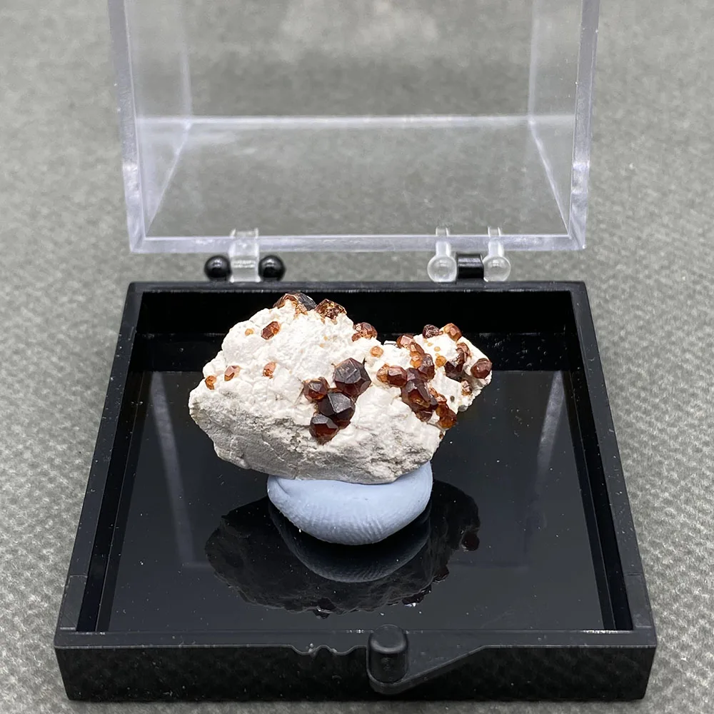 100% натуральный гранат, грубые образцы минералов, коллекция целебных кристаллов и драгоценных камней + размер коробки: 51*51*51 мм