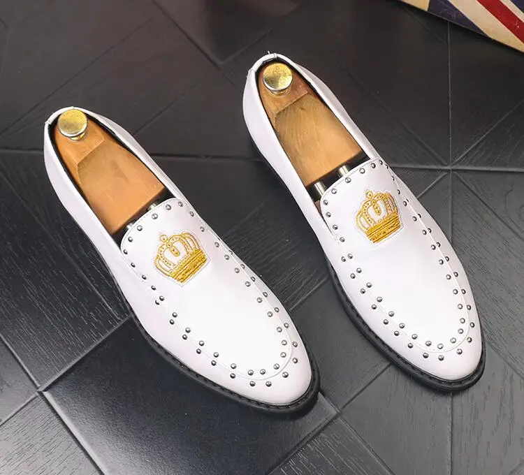 

luxury designer shoes for men Light leather loafer folded down or up Leather sole mens moccasins loafers symbolic gold-tone