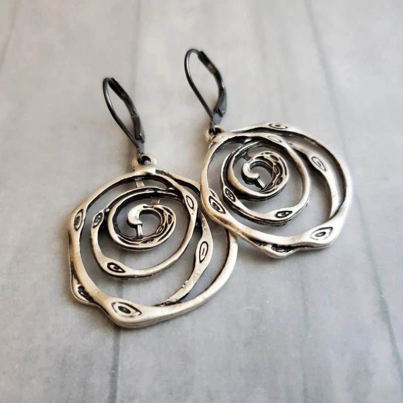 Винтажные нежные спиральные серебряные серьги идеально подходят для