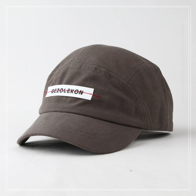 Кепка с маленькими полями и короткими цвет в ассортименте