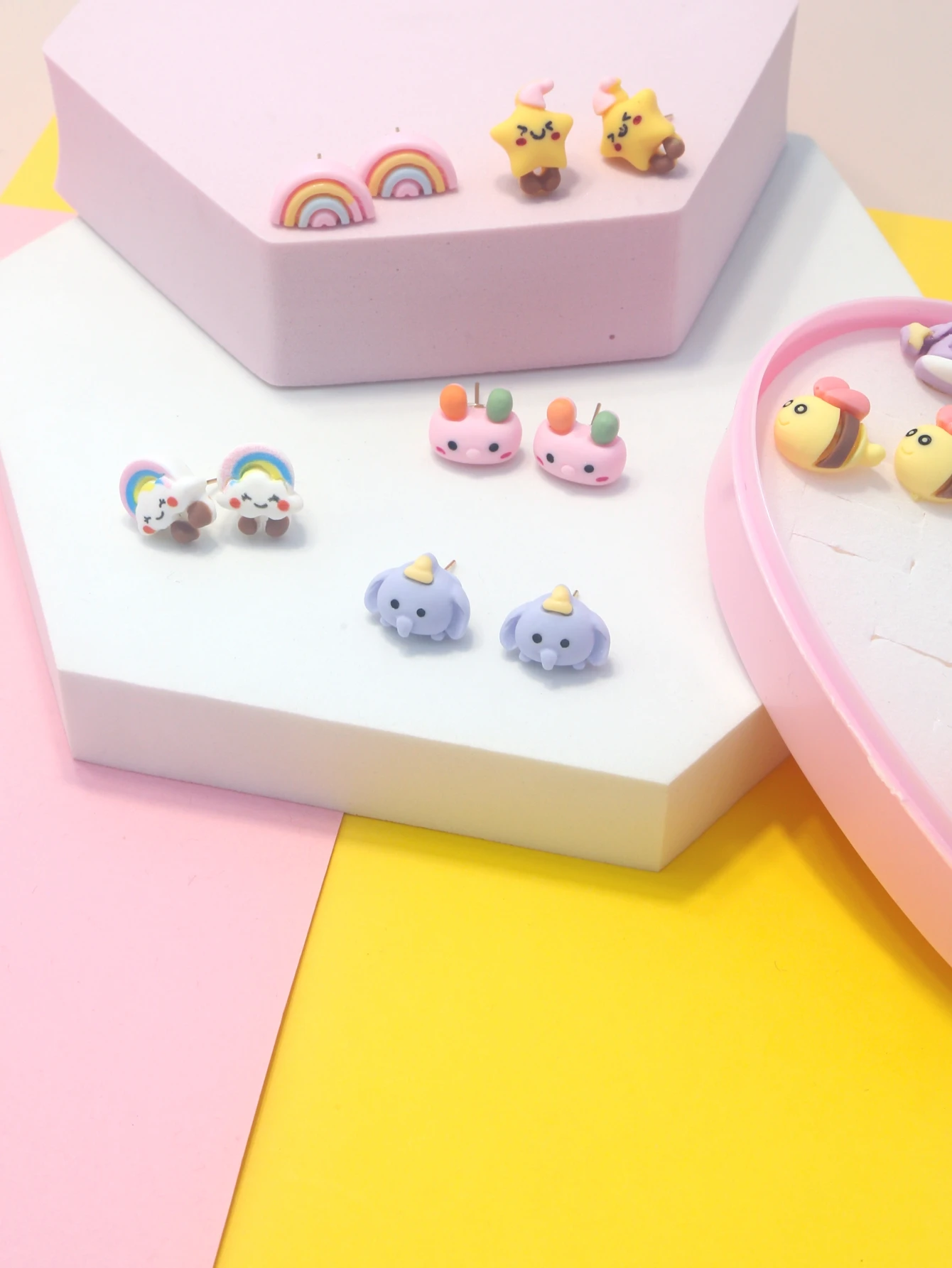 

Магазин Aliexpress, недорогие женские и детские серьги-гвоздики, милые Мультяшные серьги-гвоздики, случайный стиль, коробка