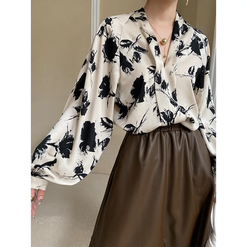 

SuperAen New Chinese Ink Lantern Sleeve V-neck Satin Shirt Drape 2023 Spring Autumn New Shirts for Women