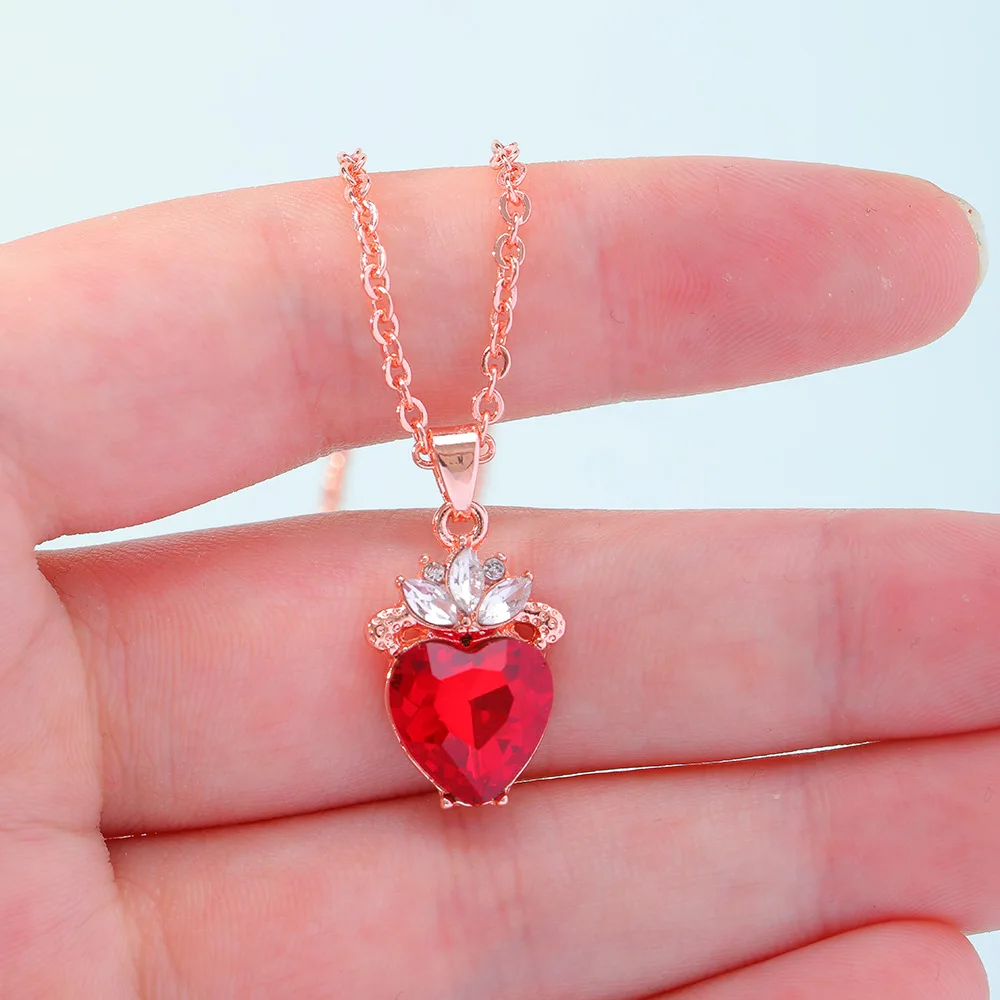 

Hot New Crown Ocean Heart Necklace Women Rose Gold Chain Bone Chain Heart Heart Heart Red Zircon Pendant Accessories