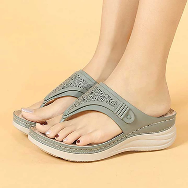 

Luxury Carving Flower Women Sandals Solid Color Ethnic 5.5cm Wedge Flip Flops Summer Leather Roman Shoes Casual Beach Slippers