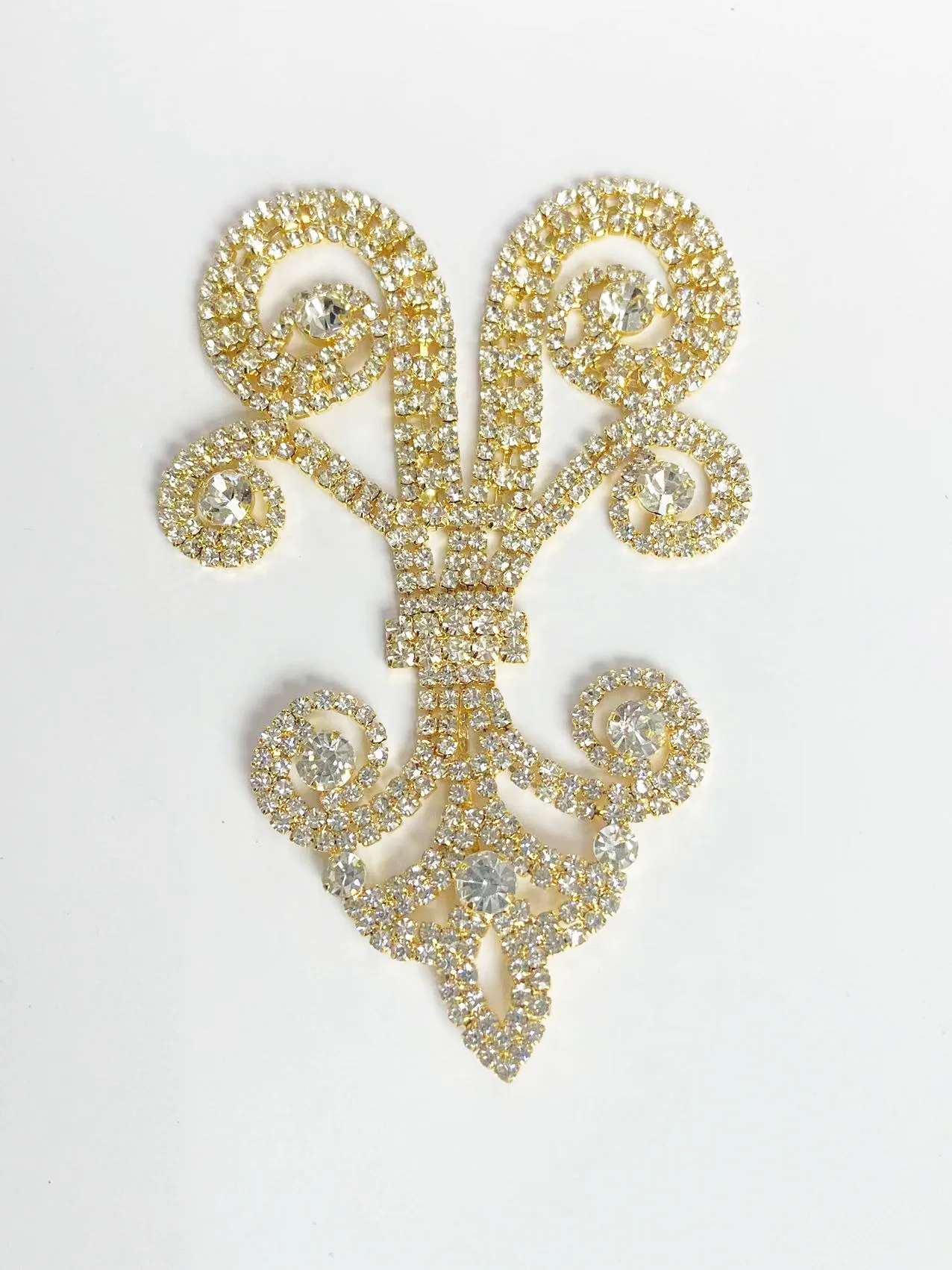 

2pcs/lot rhinestones for needlework sew on for wedding dress decoration tailor rhinestone applique bling DIY clothes accessors