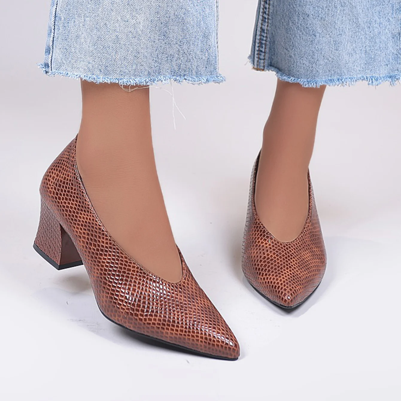 

2022 New Pointed V-neck Patent Leather Single Women's Shoes High Heels Spring Wild Retro Platform Shoes