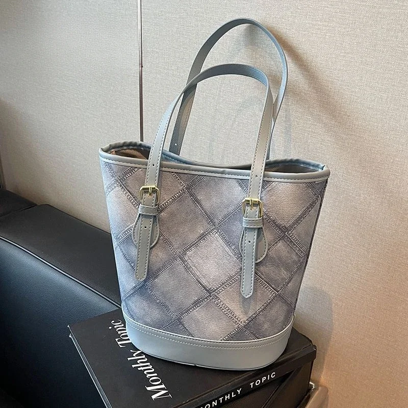 Сумка-тоут женская в клетку вместительный саквояж на плечо с верхней ручкой