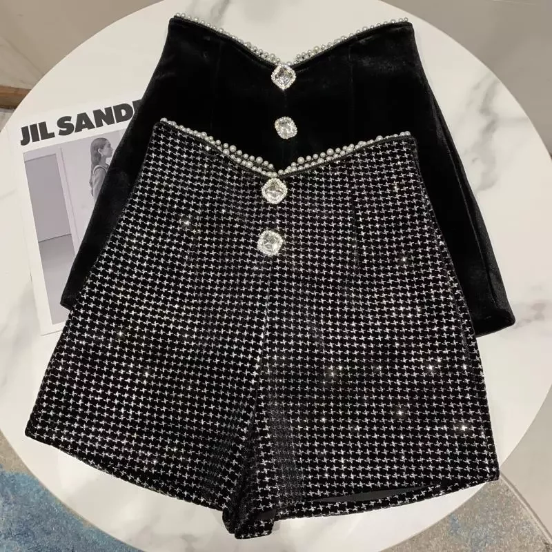 

2022 New Autumn Winter Women New Fashion Pearl Irregular Edge Diamond Button Decoration High Waist Casual Velvet Shorts