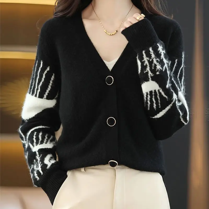 Женский вязаный свитер с V-образным вырезом и длинным рукавом