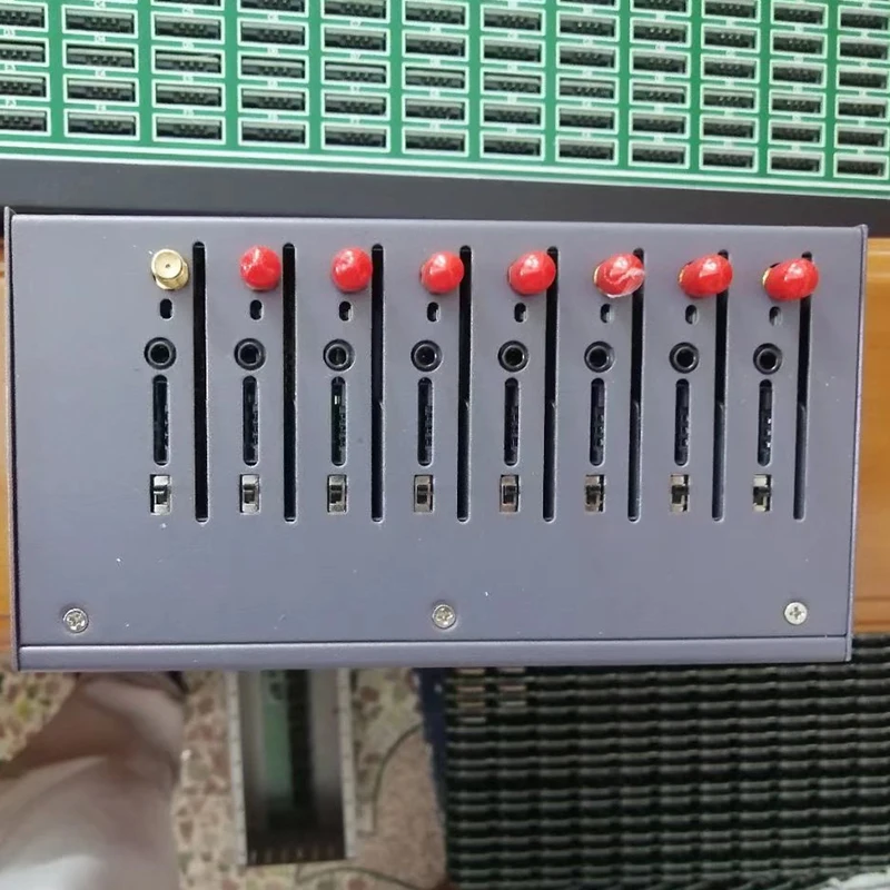 Рисунок 3 - 8-портовый gsm модем с несколькими sim-картами