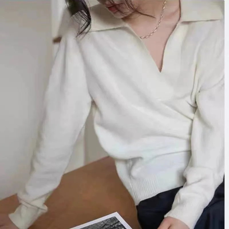 Женский вязаный свитер с воротником-поло