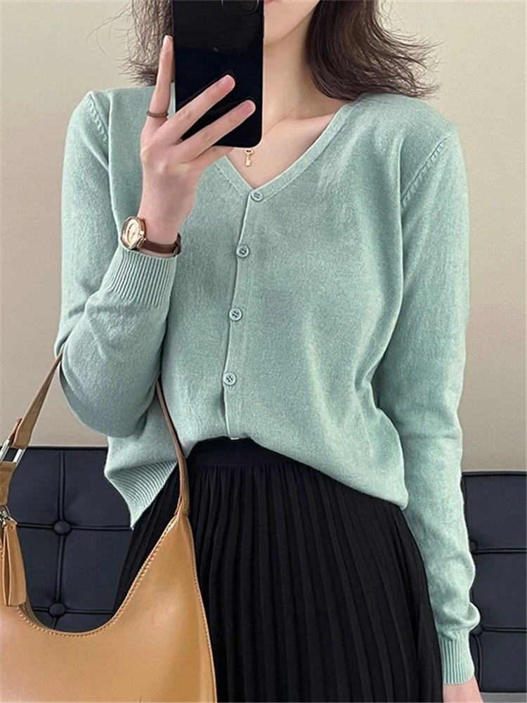 

Spring Fashion Sweet Plain V-neck Single-breasted Long Sleeve Soft Knitted Cardigan for Women Girl Chic Short Sweater 4 Colors