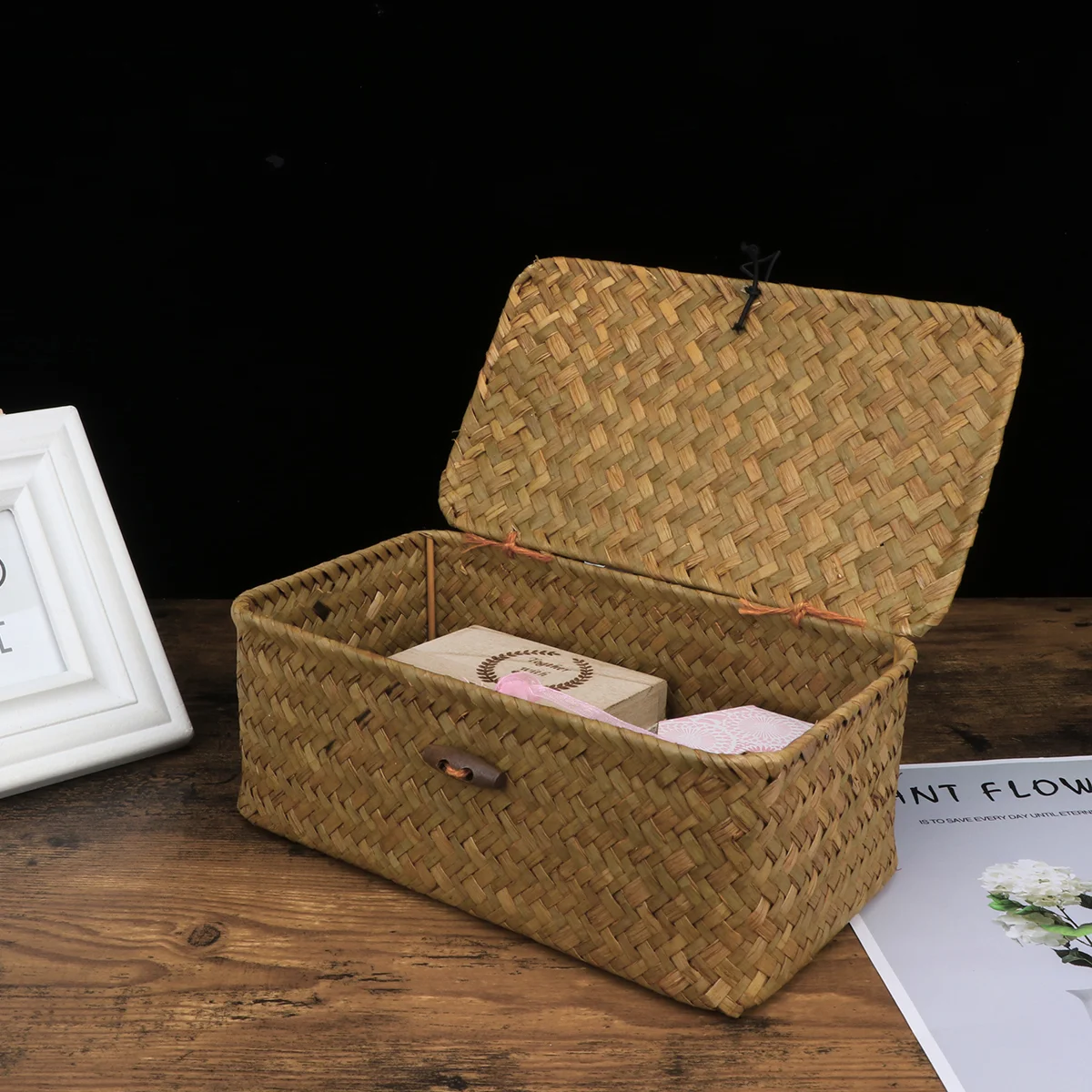 

Straw Basket with Lid Rattan Woven Basket Desktop Clothes Sundries Storage Box for Bedroom Home Decor (S)