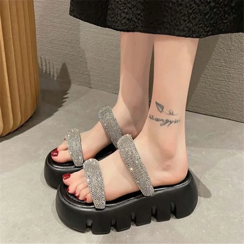 

2023 New Rhinestone Sandals Women's Fashion Flip Flops Outdoor Beach Shoes Casual Slippers Wearing Thick Soled Raised Slippers