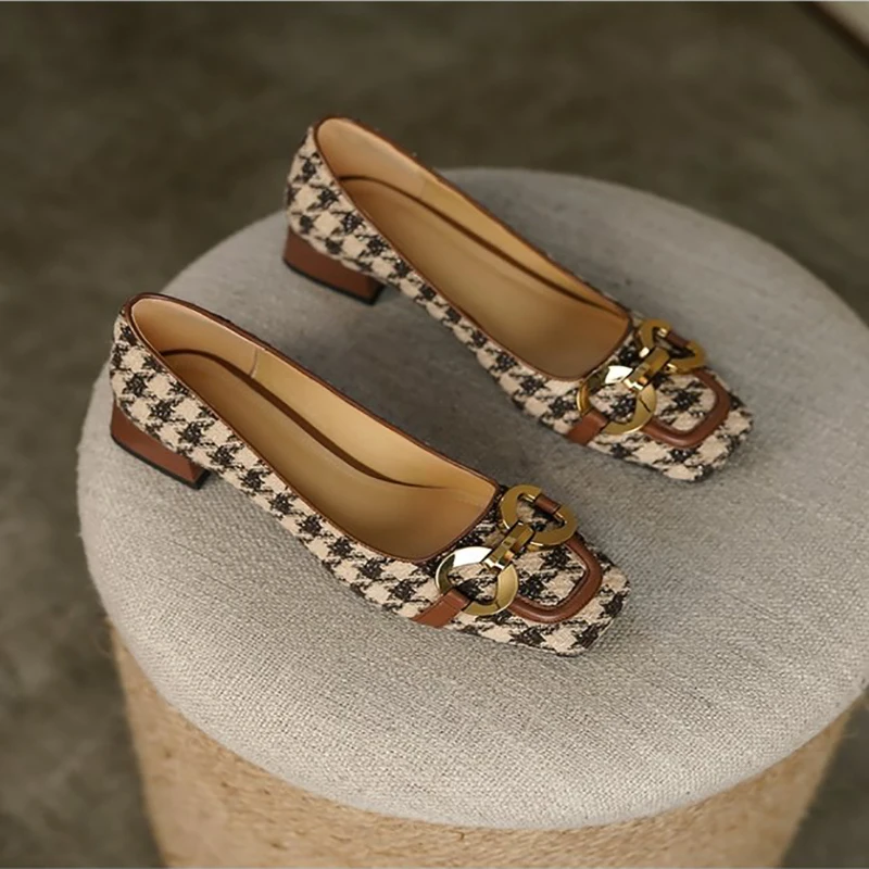 

2023 Houndstooth Retro Women's Shoes Classic 3.5cm Thick Heel Metal Decoration Lady Pumps Simple Square Toe Shallow Heels Women