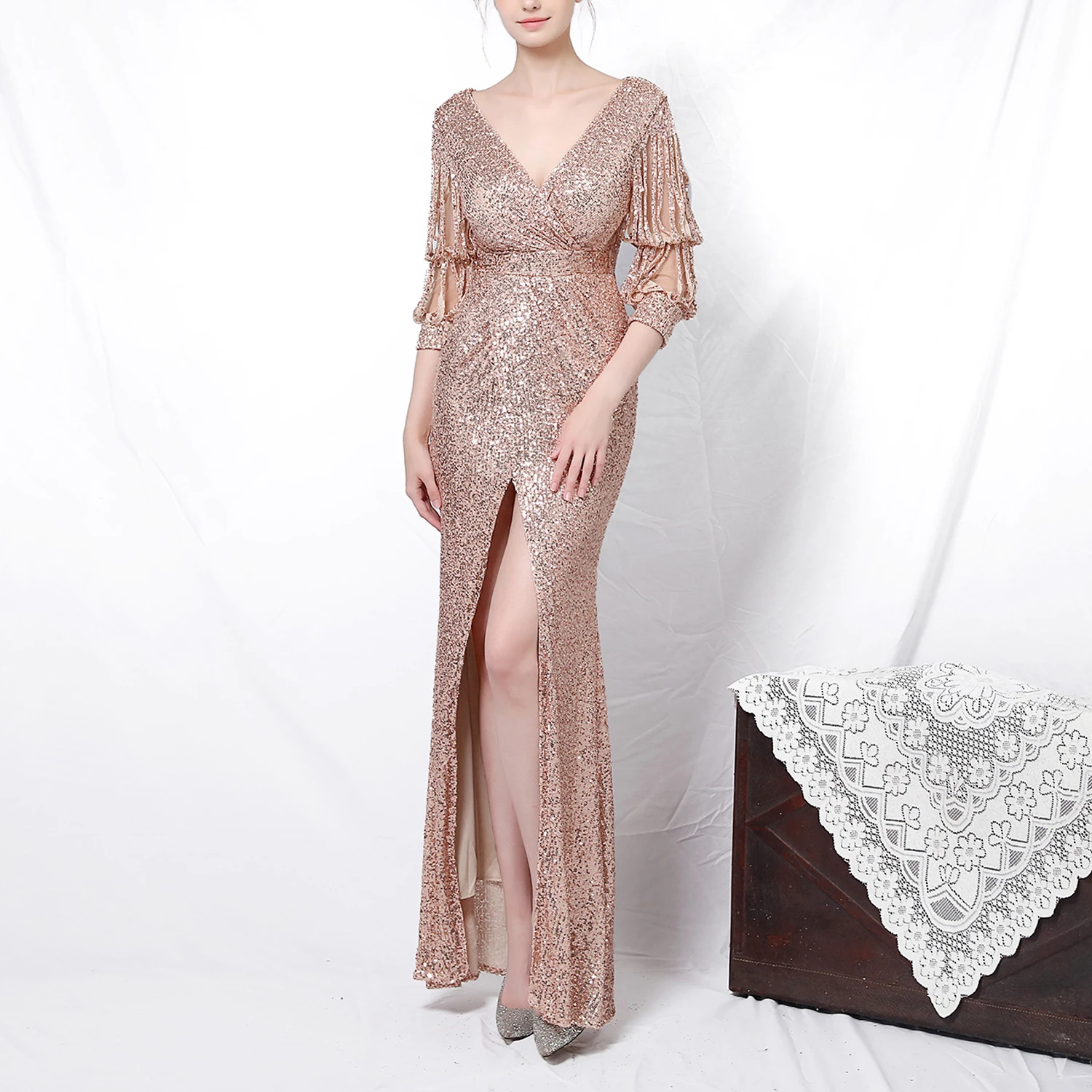 

New Banquet Temperament Elegant Sequins Evening Dresses Women Sexy V Neck Hollow Out Half Sleeve Slit Long Vestido Cocktail Robe