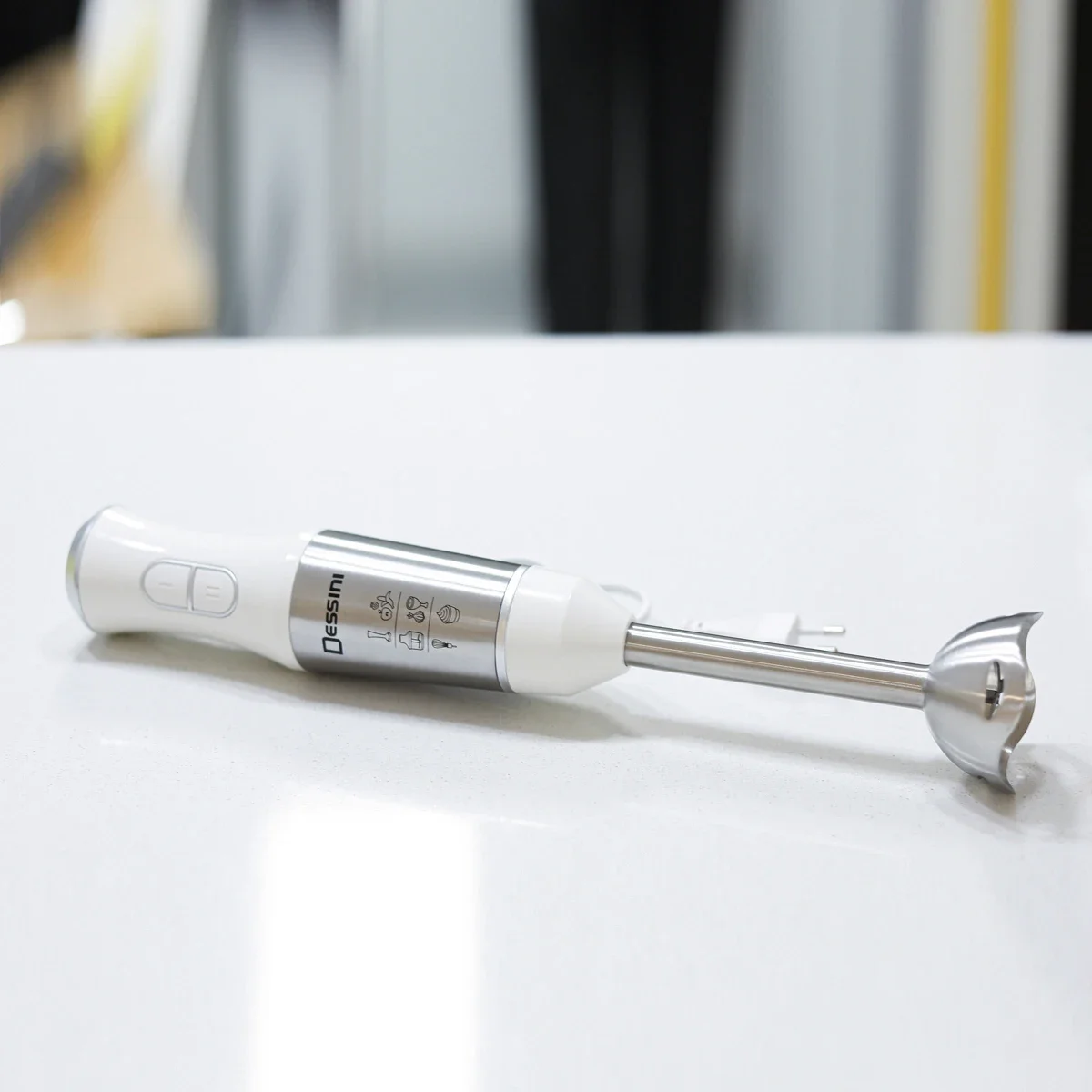 Электрический смеситель с ручкой и ножом для мяса