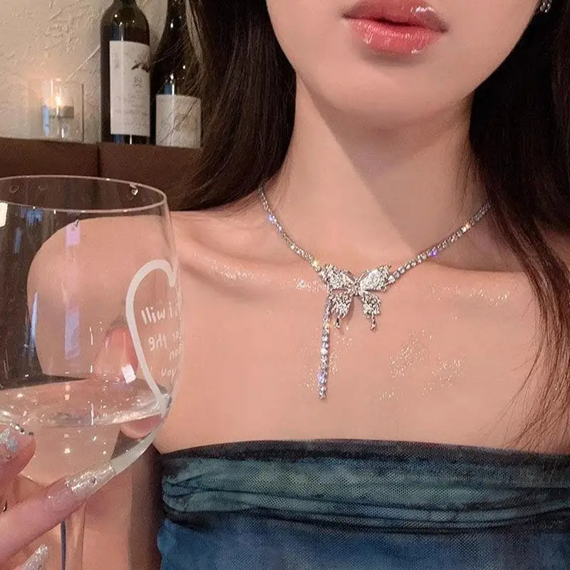 

Flash diamond butterfly necklace