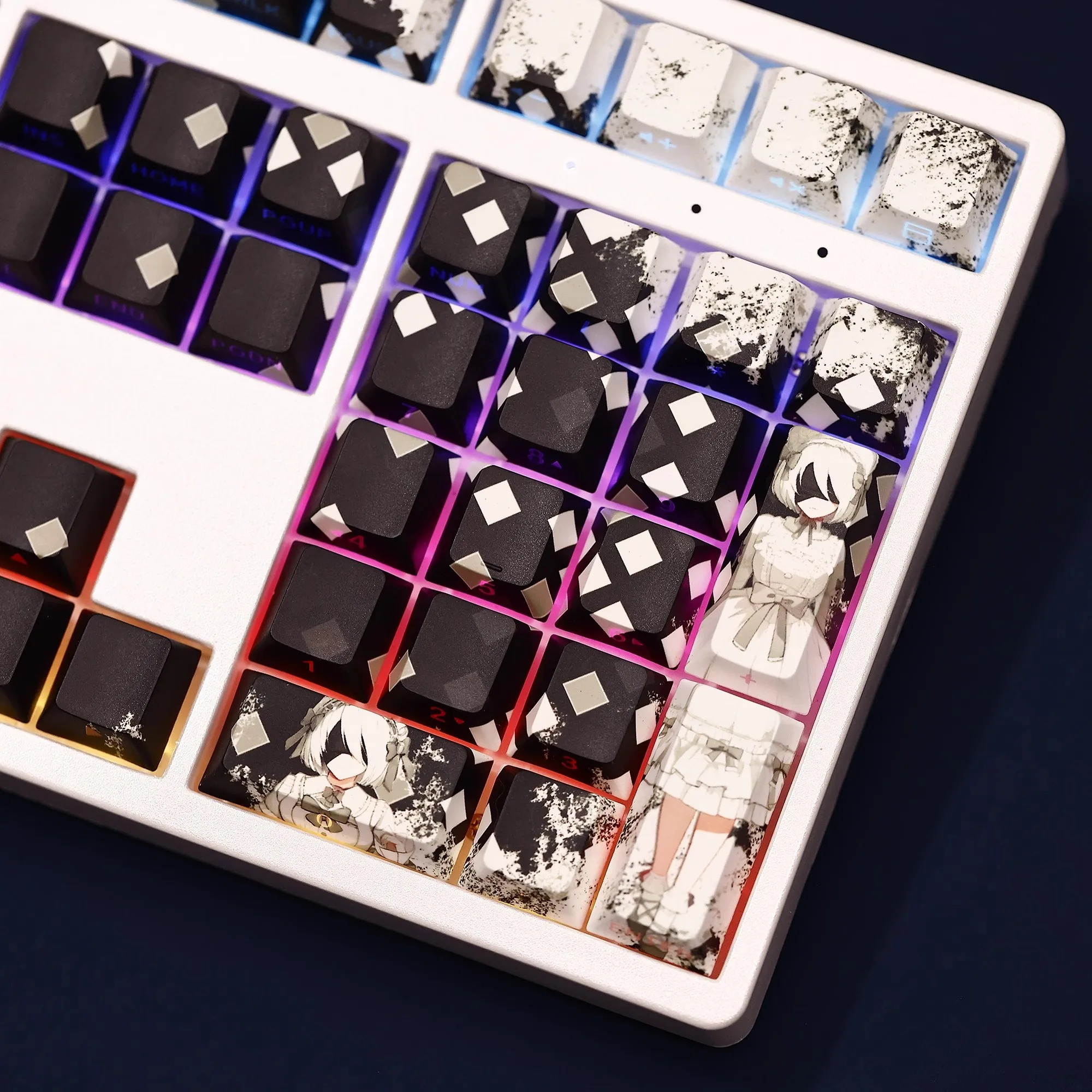 108 клавиш YoRHa No2 White Maid Edition Keycap PBT Dye Subbed Side с принтом и подсветкой Колпачки для клавиш в стиле аниме для ANSI 61 87 104 108 (art.: 3920cdf22e970) - 3920cdf22e970