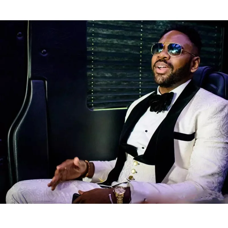 Рисунок 4 - Черный бархатный мужской костюм с лацканами