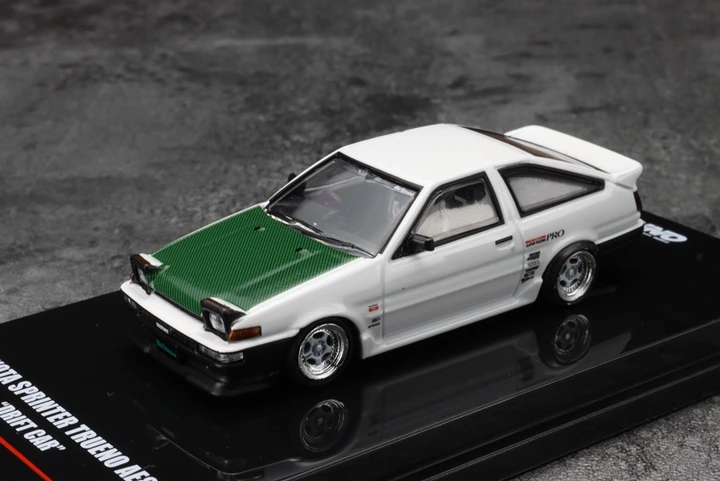 

Модель автомобиля из металлического сплава INNO 1:64 SPRINTER TRUENO AE86 JDM