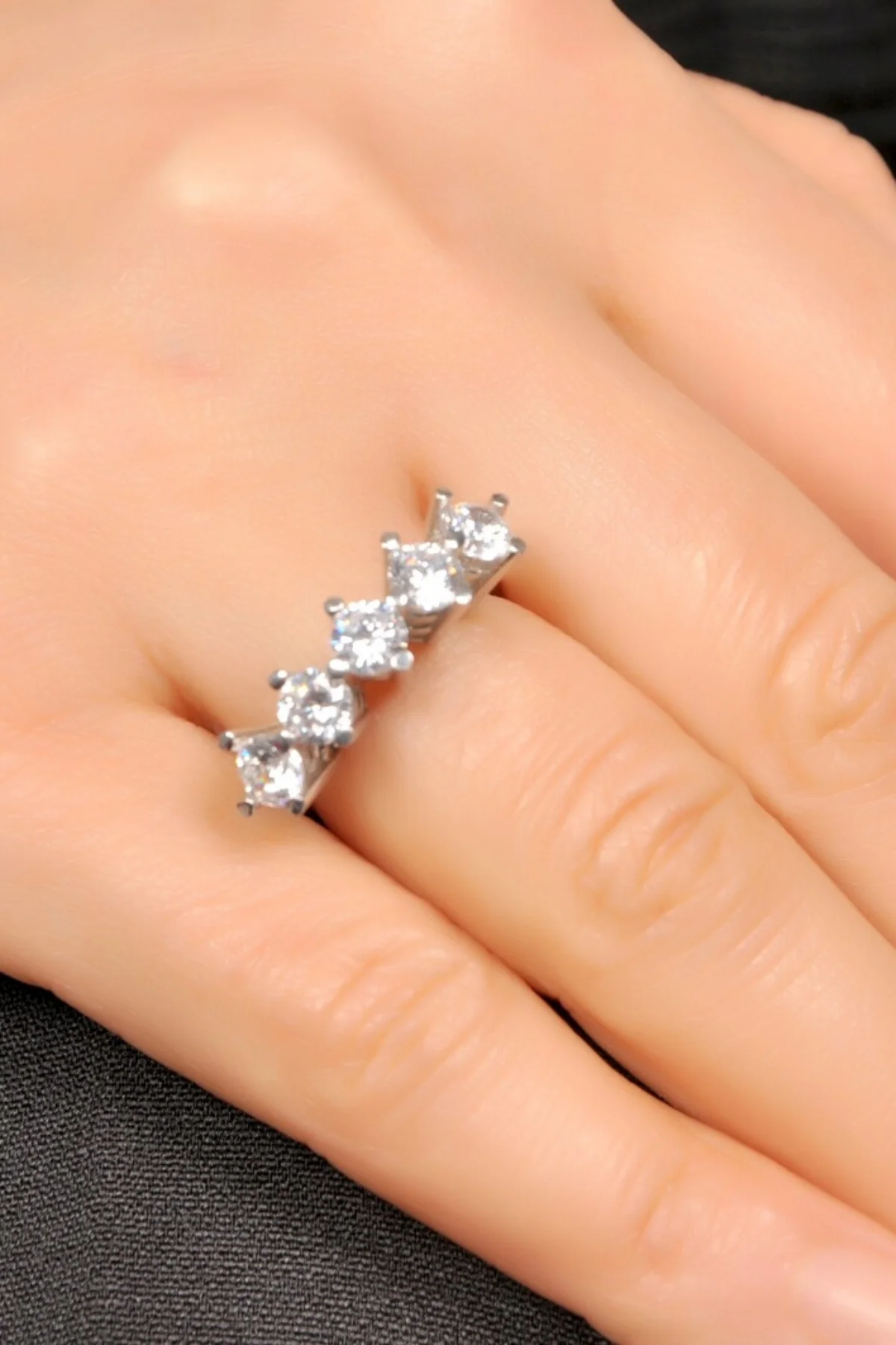 

Кольцо с кристаллами и бриллиантами из циркония