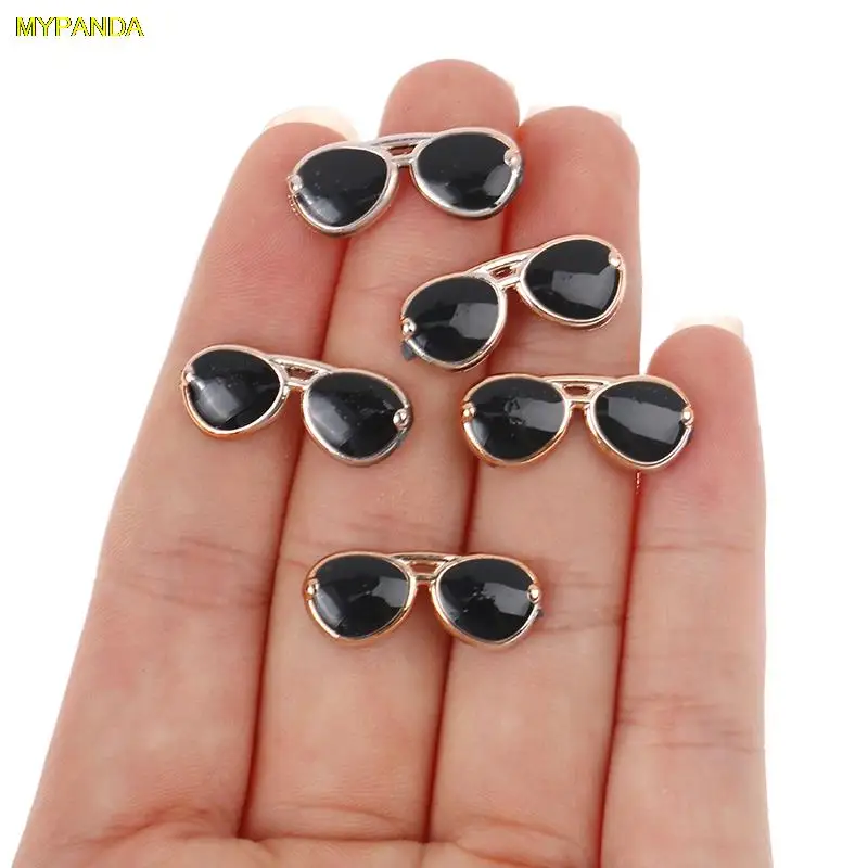 

10Pcs Mini Sunglasses Flatback Resin Cabochon Scrapbooking For Phone Decor DIY Kawaii Kids Play Toys for Dolls Accessories