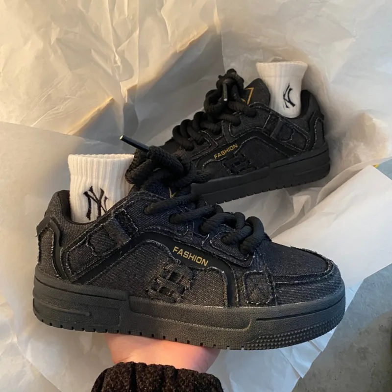 Рисунок 5 - Кроссовки мужские и женские джинсовые составного кроя