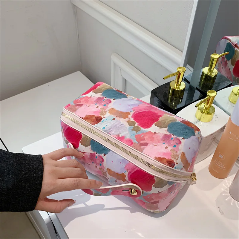 Большая косметичка для женщин