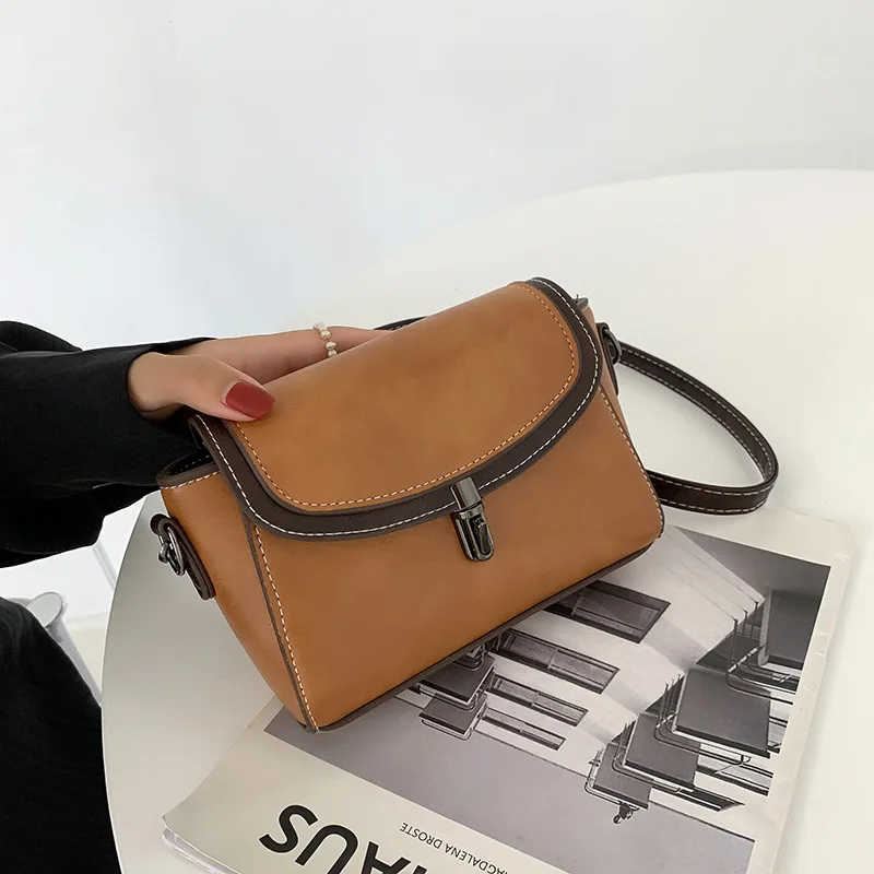 

Модная индивидуальная Ретро сумка-седло Женская текстурная трендовая Европейская и американская сумка-мессенджер на одно плечо Универсал...