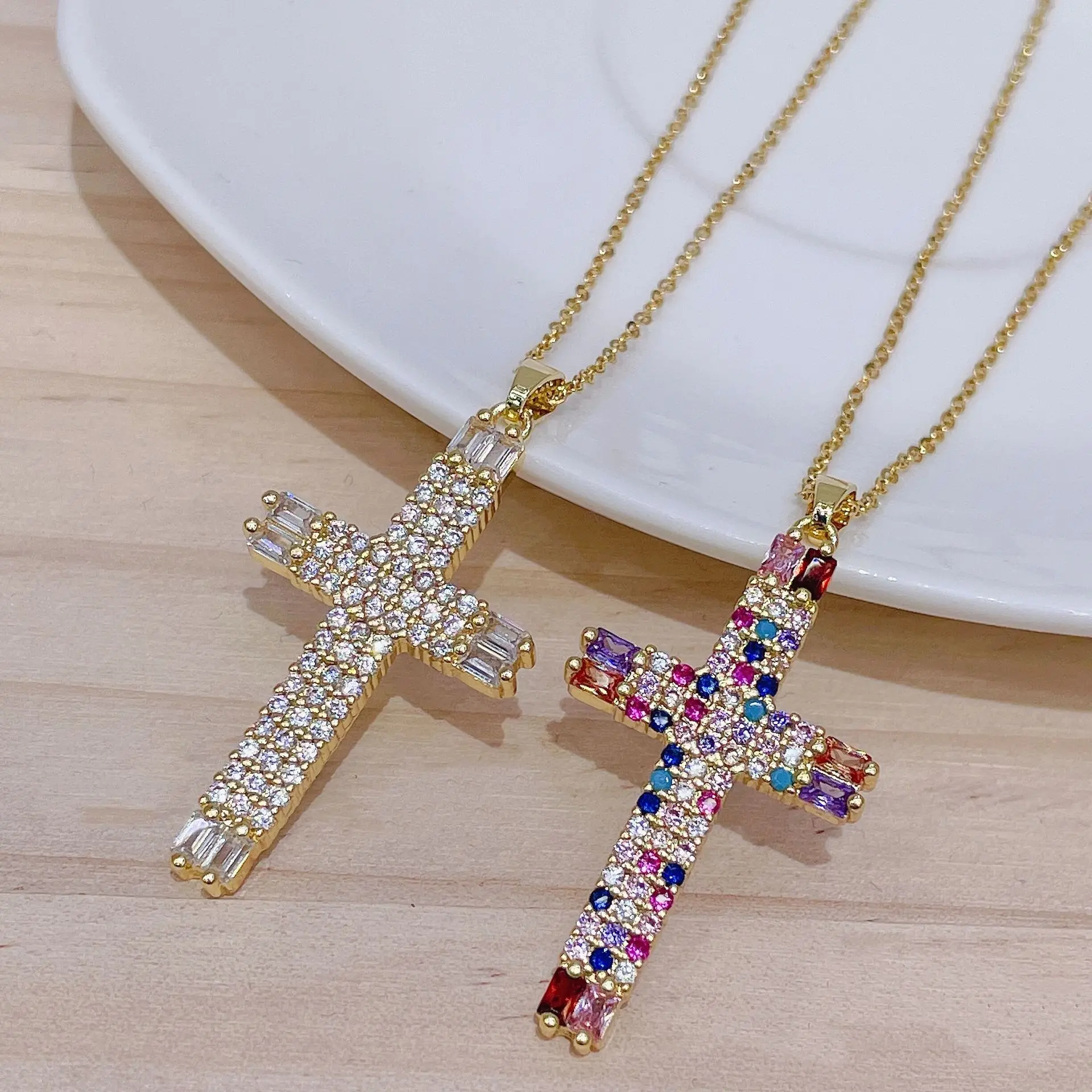 

Pendants and Necklaces for Men Delicate Colorful Jewelry Crystal Jesus Cross Necklace Pendant Clavicle Chain Vintage Gothic Kpop