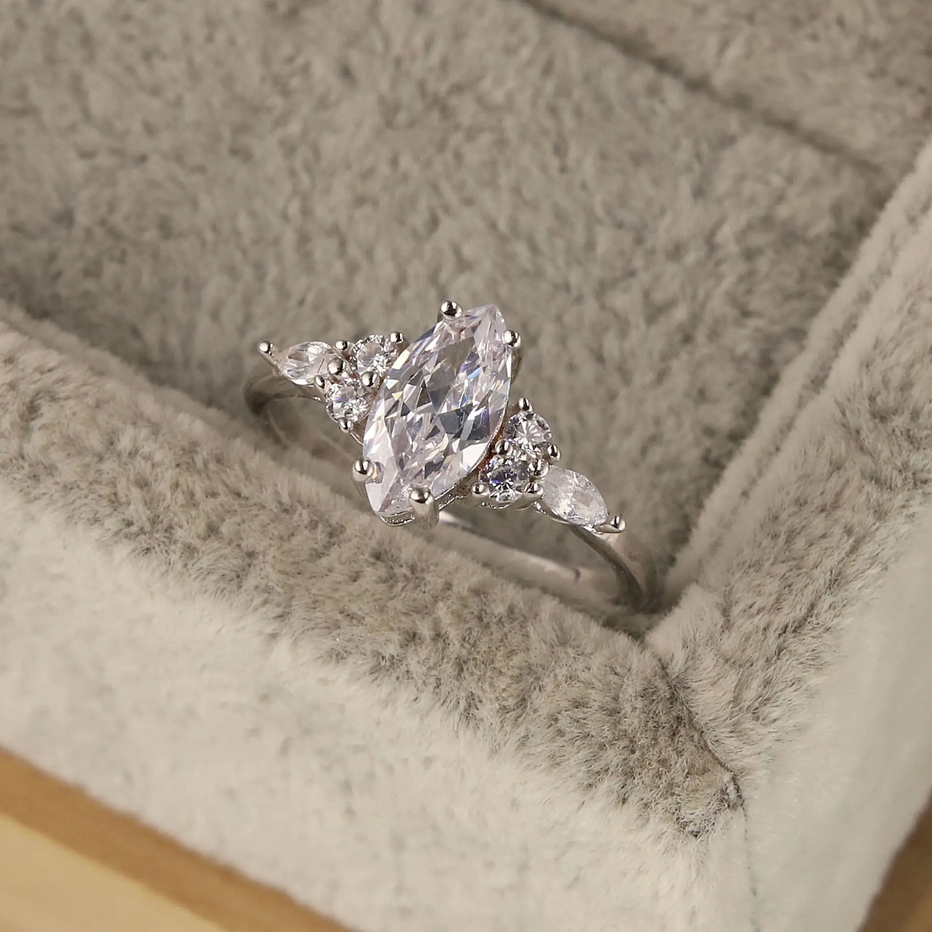 

new S925 sterling silver European and American simple diamond ring ins niche design female ring