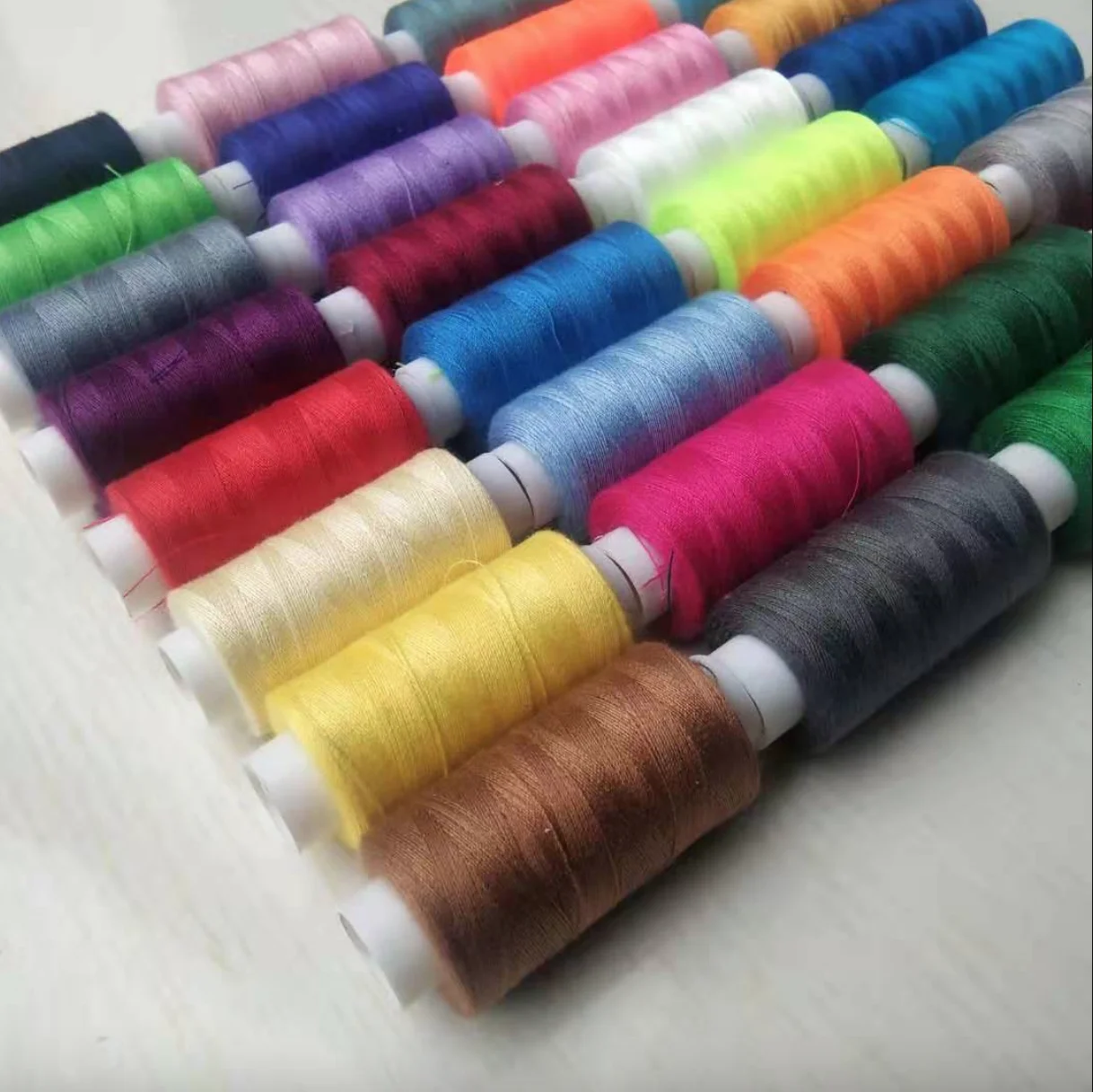 

1 Катушка, разноцветная полиэфирная нить 402 для шитья и квилтинга, швейная нить подходит для рукоделия и машинки