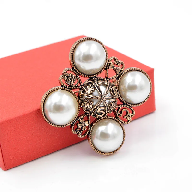 

Vintage Pearl Cross Brooches for Women Clothing Accessories Fashion Baroque Pearl Pins Simple Vintage Corsage Lapel Pins