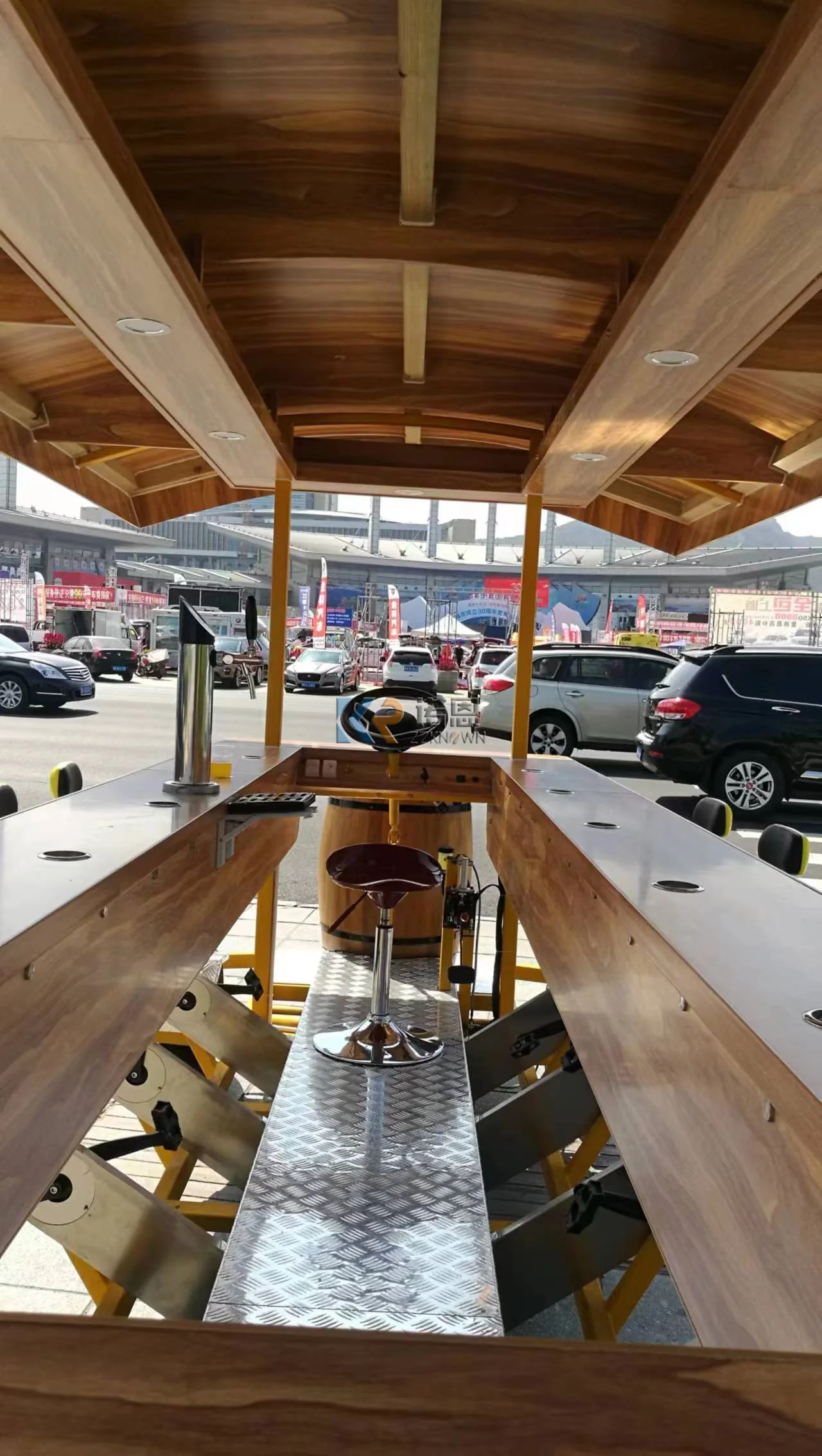 Рисунок 4 - Мобильный бар, пивной велосипед