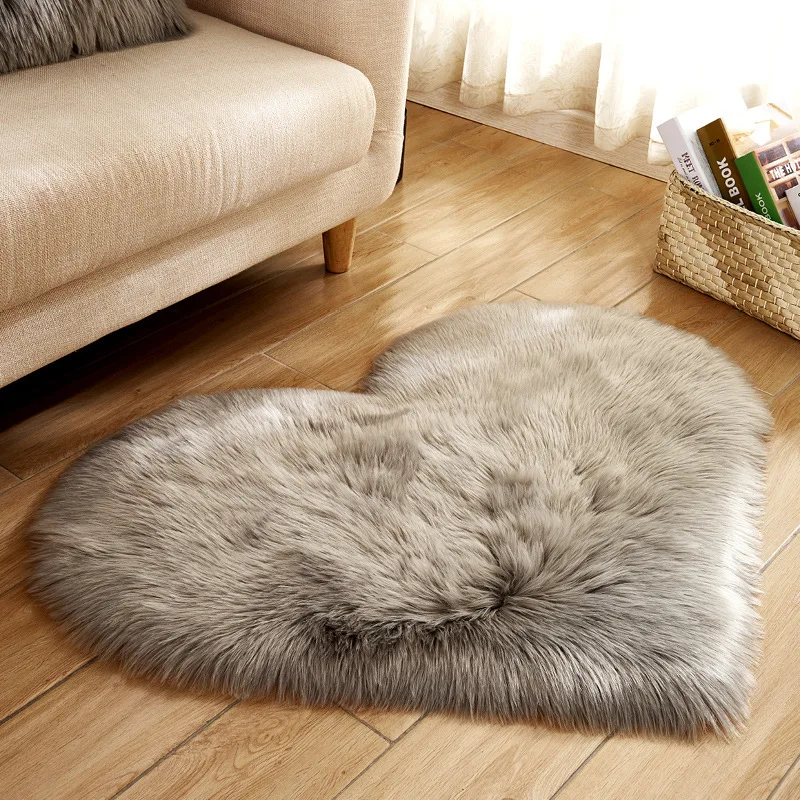

Fluffy Plush Carpet, Artificial Wool Love Carpet, Heart-shaped Living Room Bedroom Carpet 30*40cm/40 * 50cm