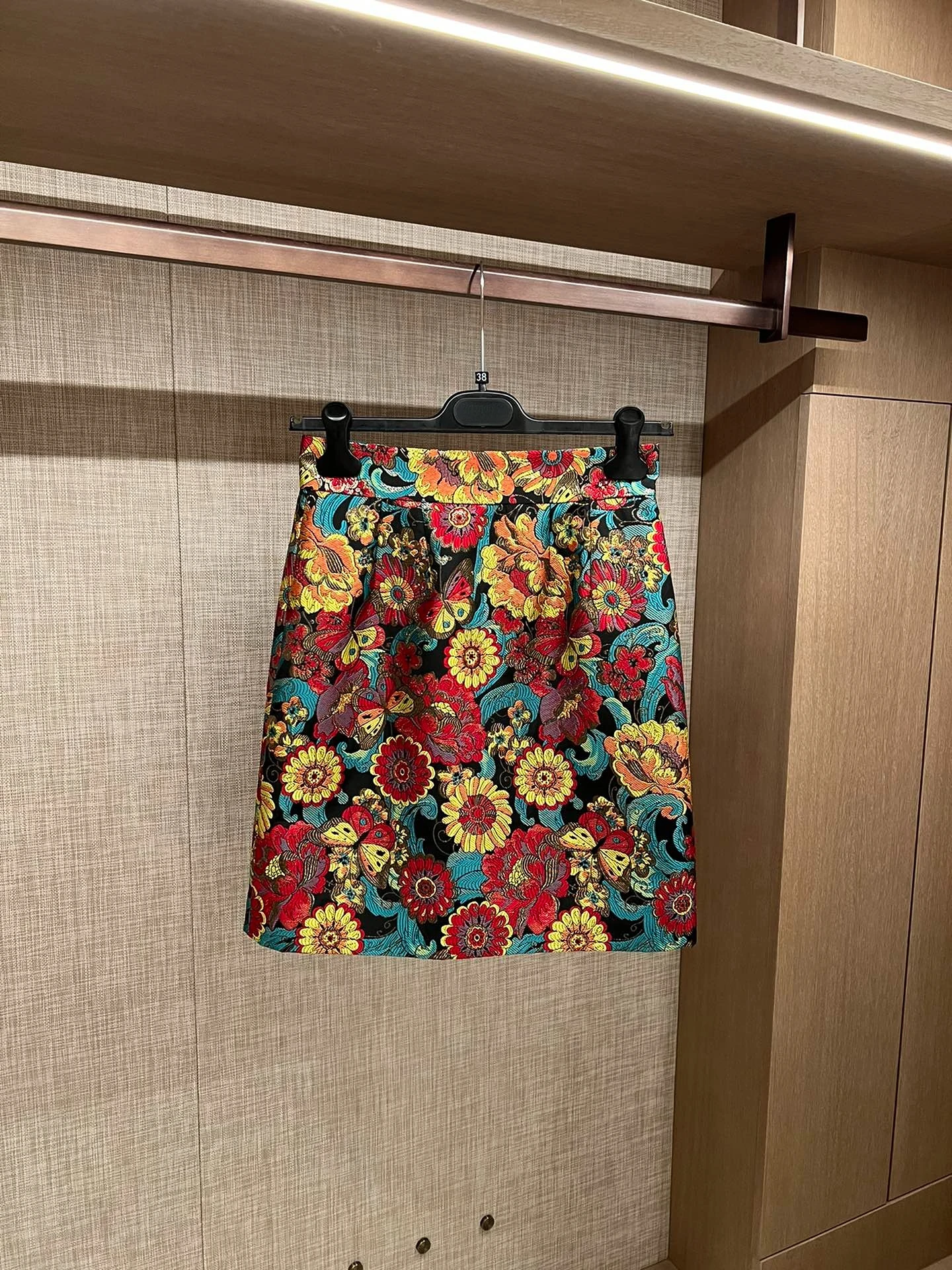 

2022 Summer Top Quality New Arrival Unique Scarf Jacquard Floral Mini Easy Matching Mini Skirt Woman